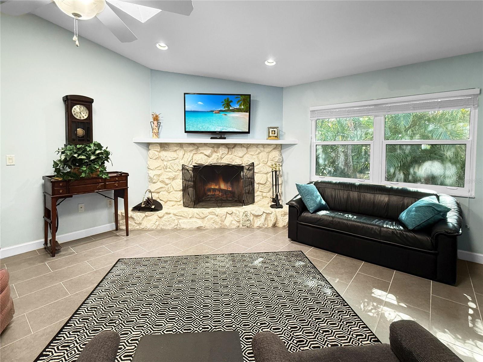 2042 Country Meadows Pl Property Photo 5