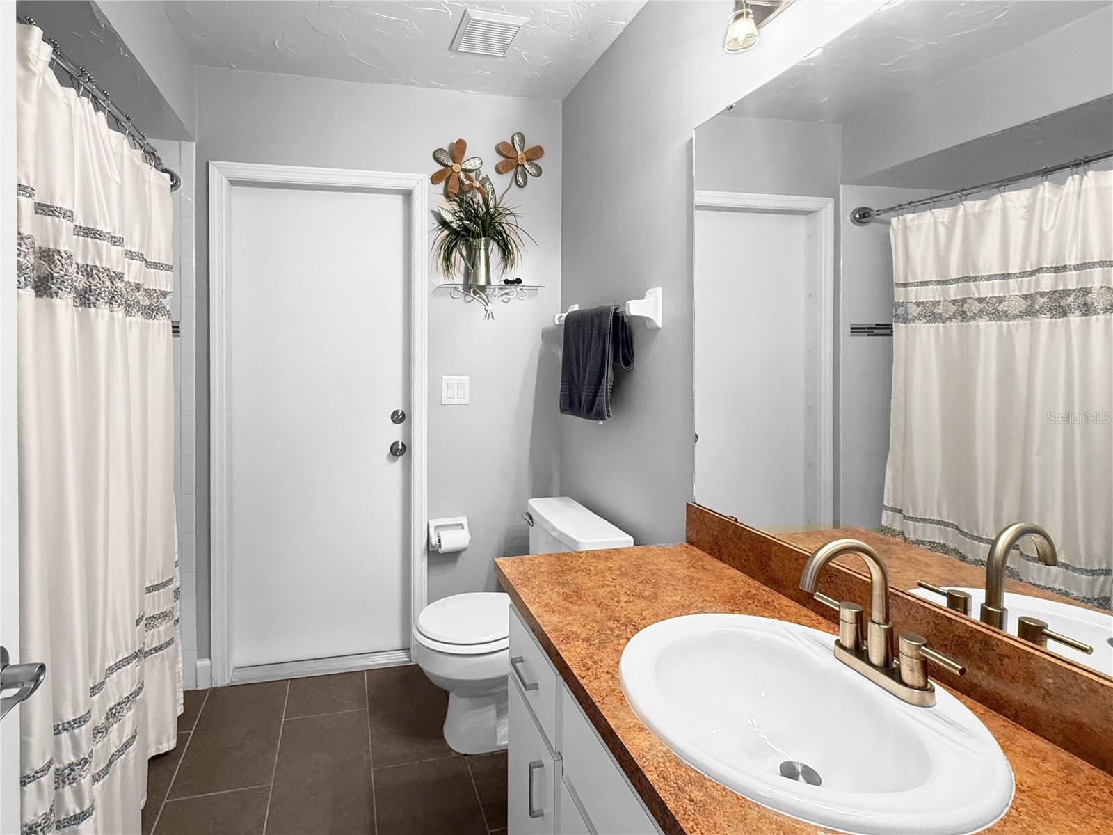 2042 Country Meadows Pl Property Photo 21