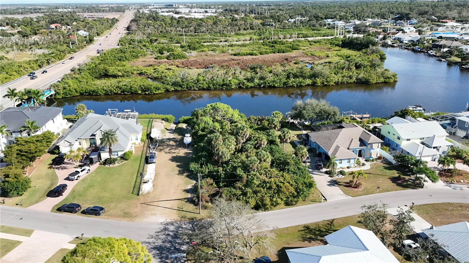 Bayview Dr Property Photo 1
