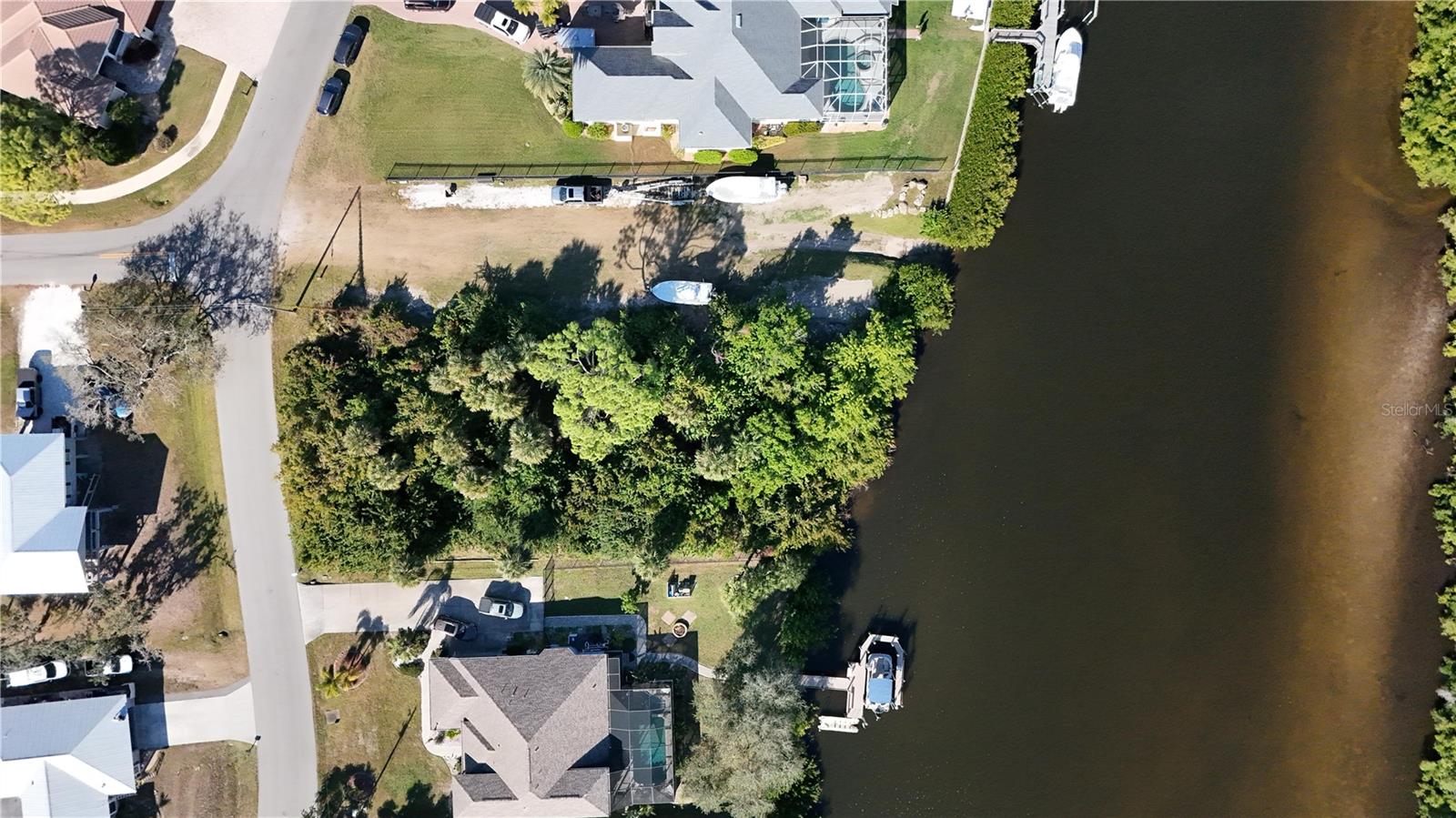 Bayview Dr Property Photo 2