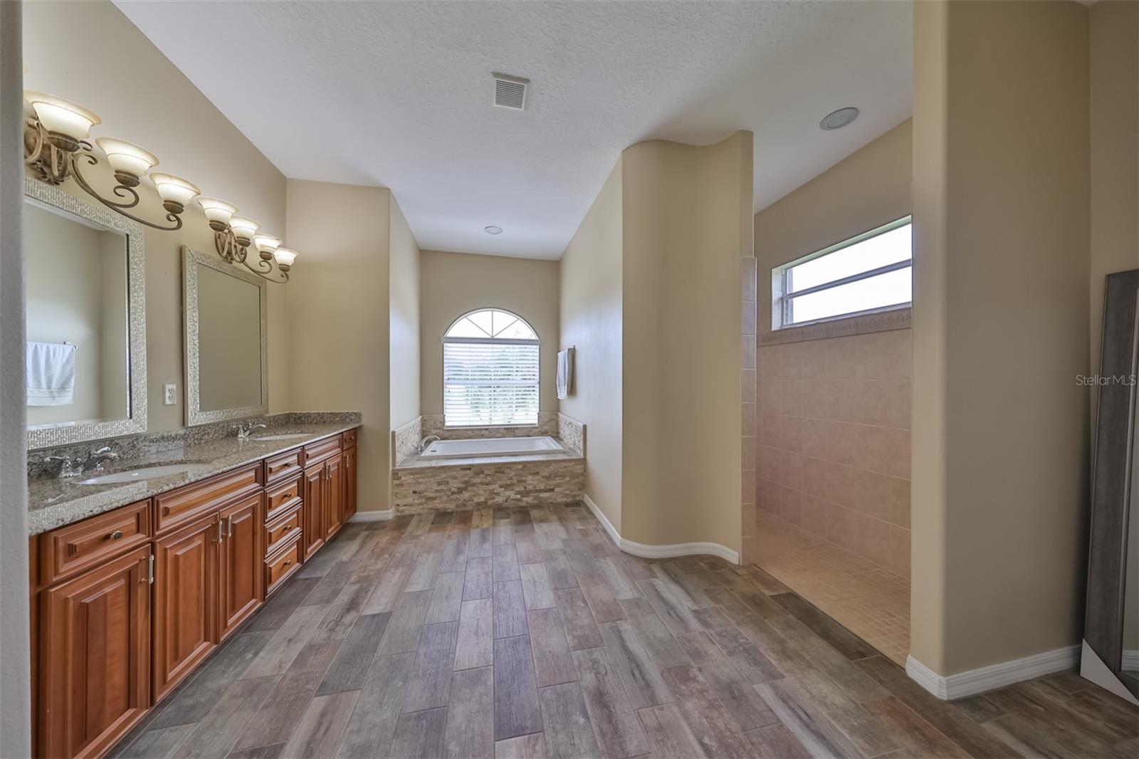 17706 Bridlewood Ct Property Photo 21
