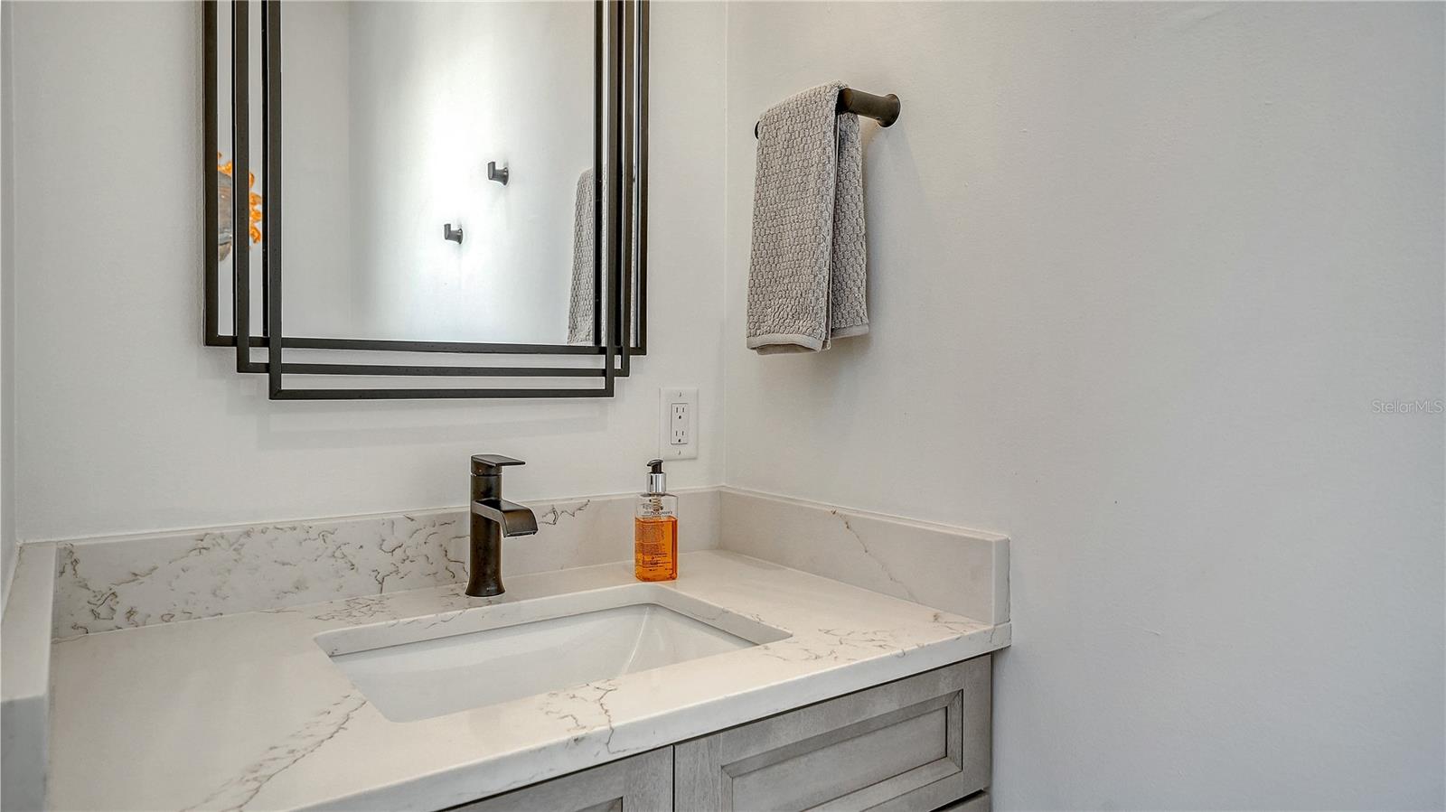 1659 Devonshire Ln Property Photo 34