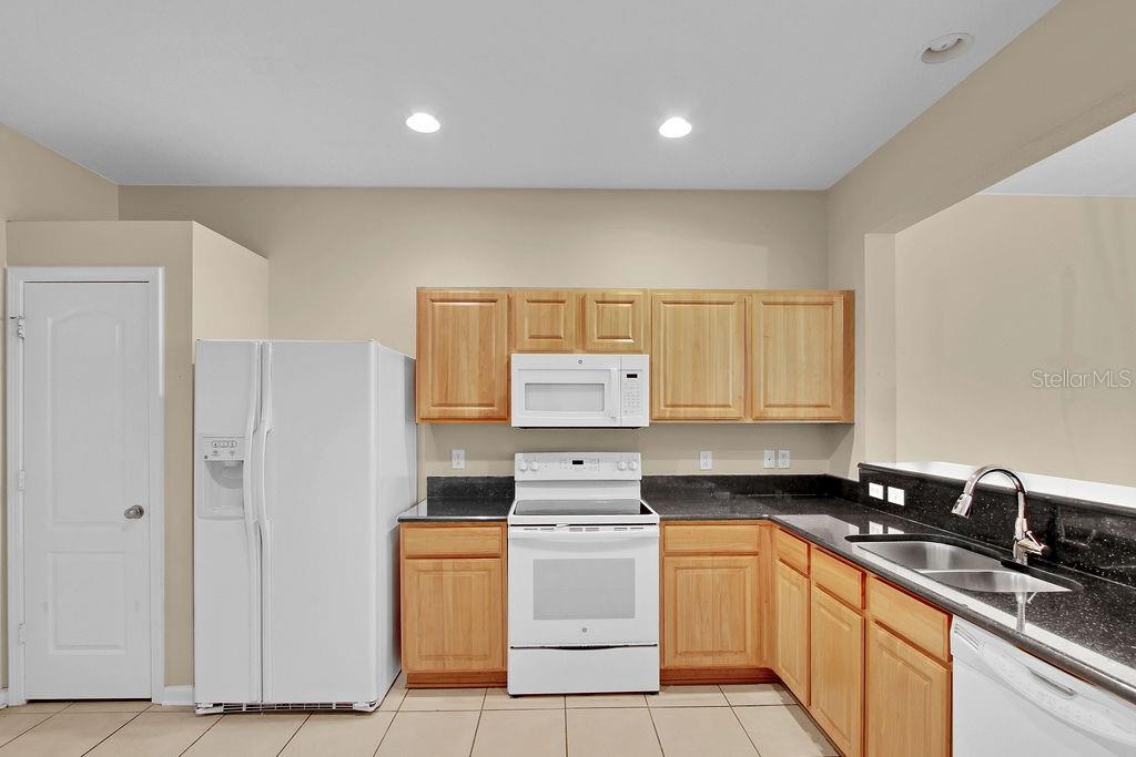7155 83rd Dr E Property Photo 3