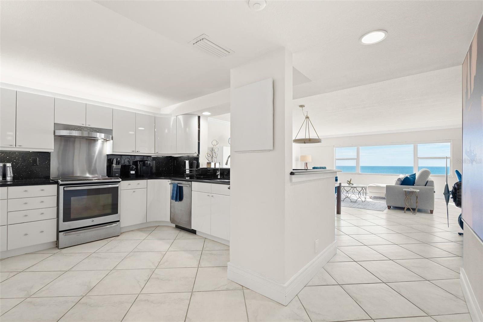 1750 Benjamin Franklin Dr #8d Property Photo 4