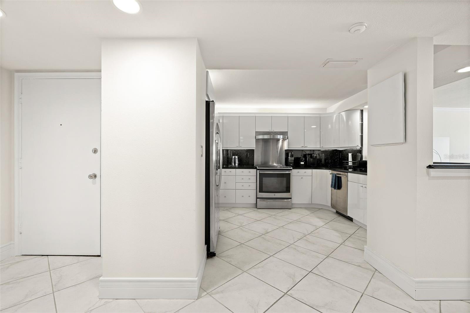 1750 Benjamin Franklin Dr #8d Property Photo 5