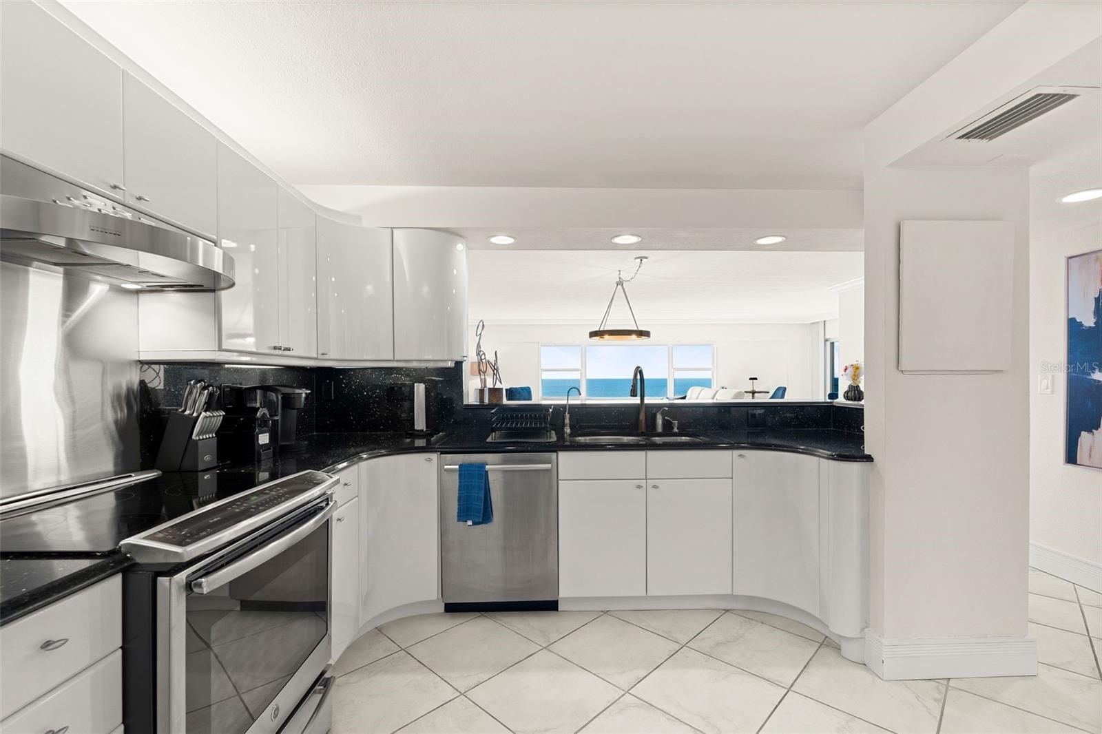 1750 Benjamin Franklin Dr #8d Property Photo 6