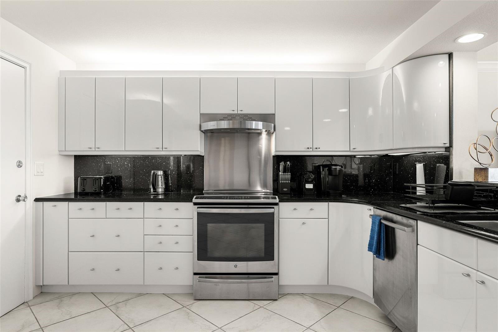 1750 Benjamin Franklin Dr #8d Property Photo 8