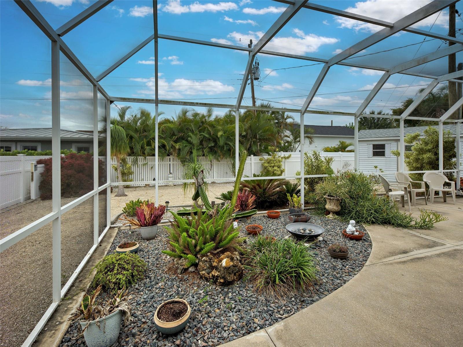 325 Fiesole St Property Photo 22