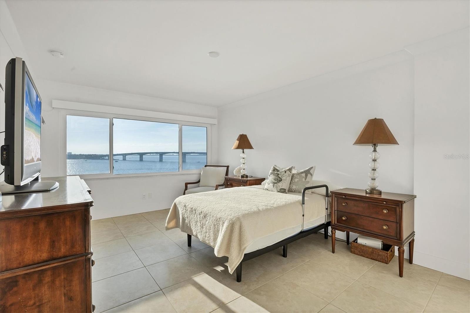 350 Golden Gate Pt #62 Property Photo 23