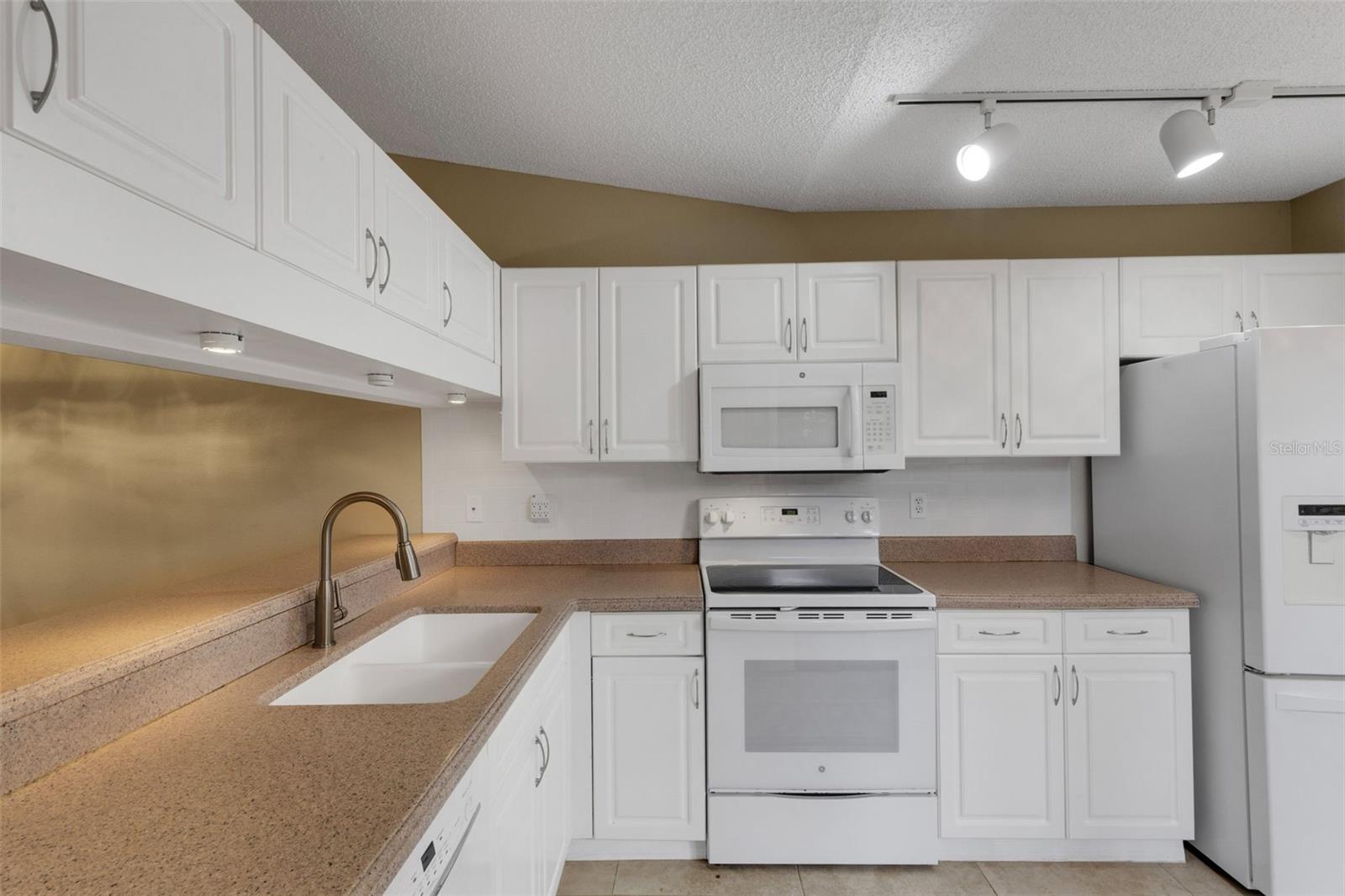 3441 Beekman Pl #40 Property Photo 11