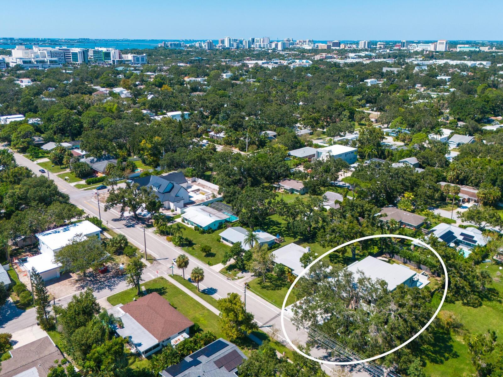 2467 Hyde Park St Property Photo 3
