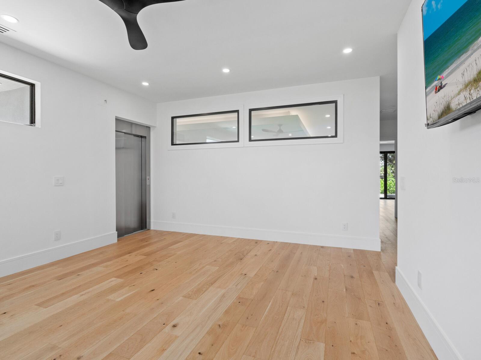 2467 Hyde Park St Property Photo 19