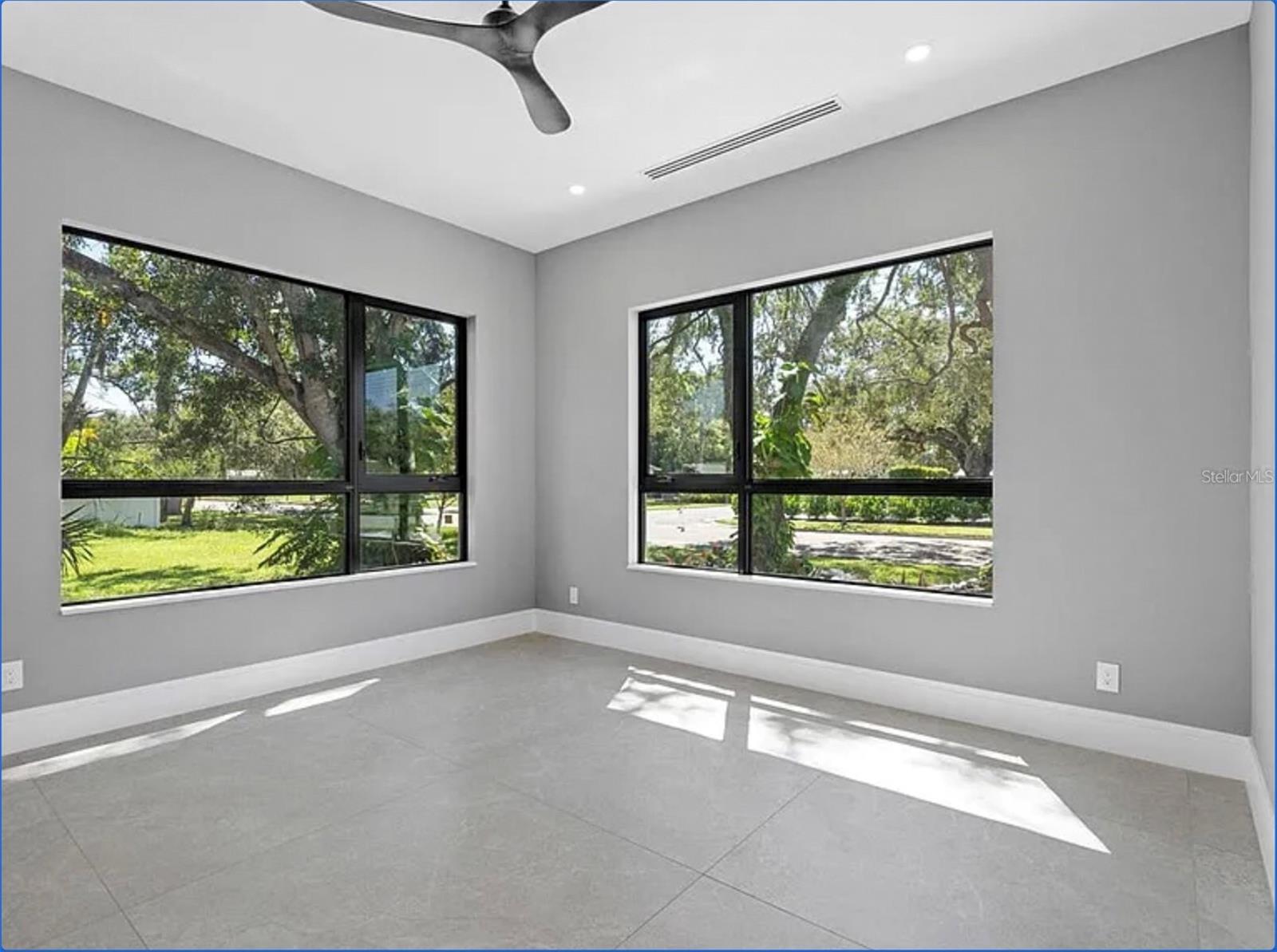 2467 Hyde Park St Property Photo 23