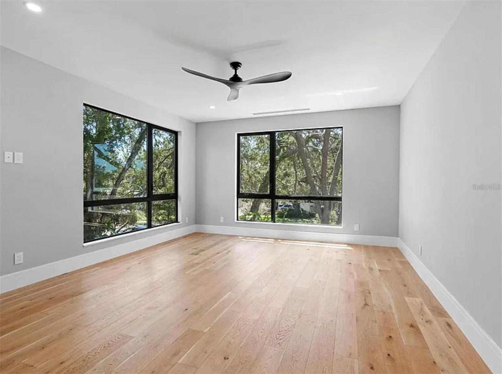 2467 Hyde Park St Property Photo 26