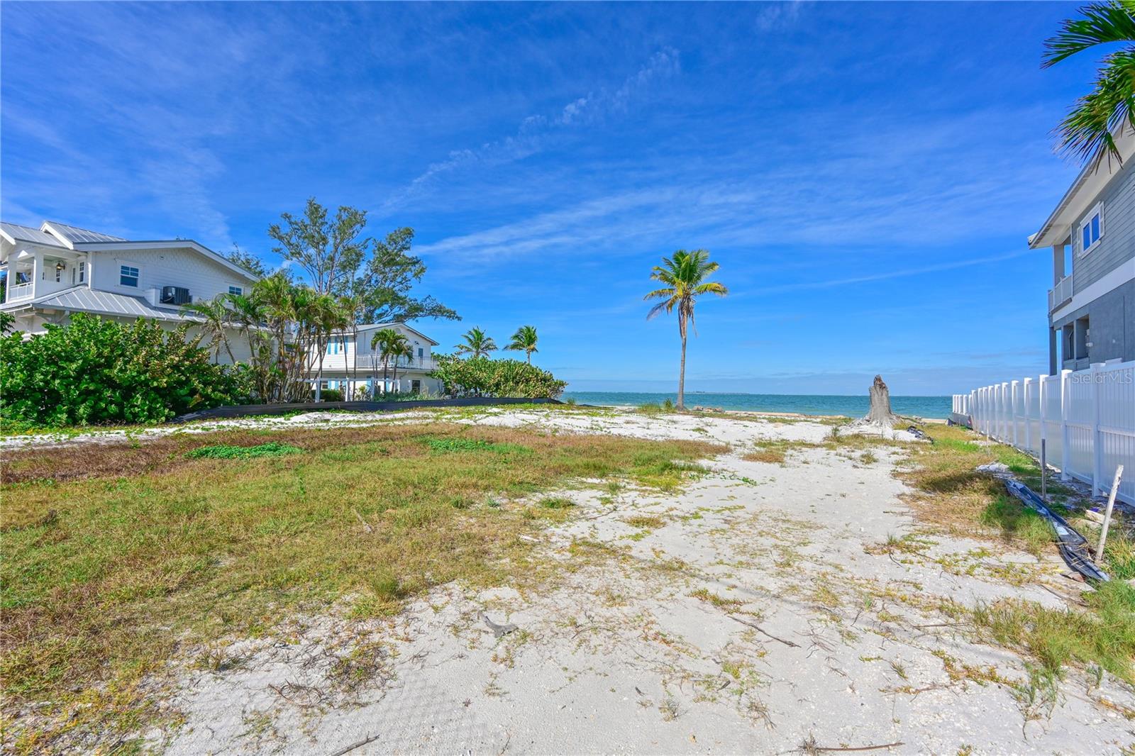 839 N Shore Dr Property Photo 1