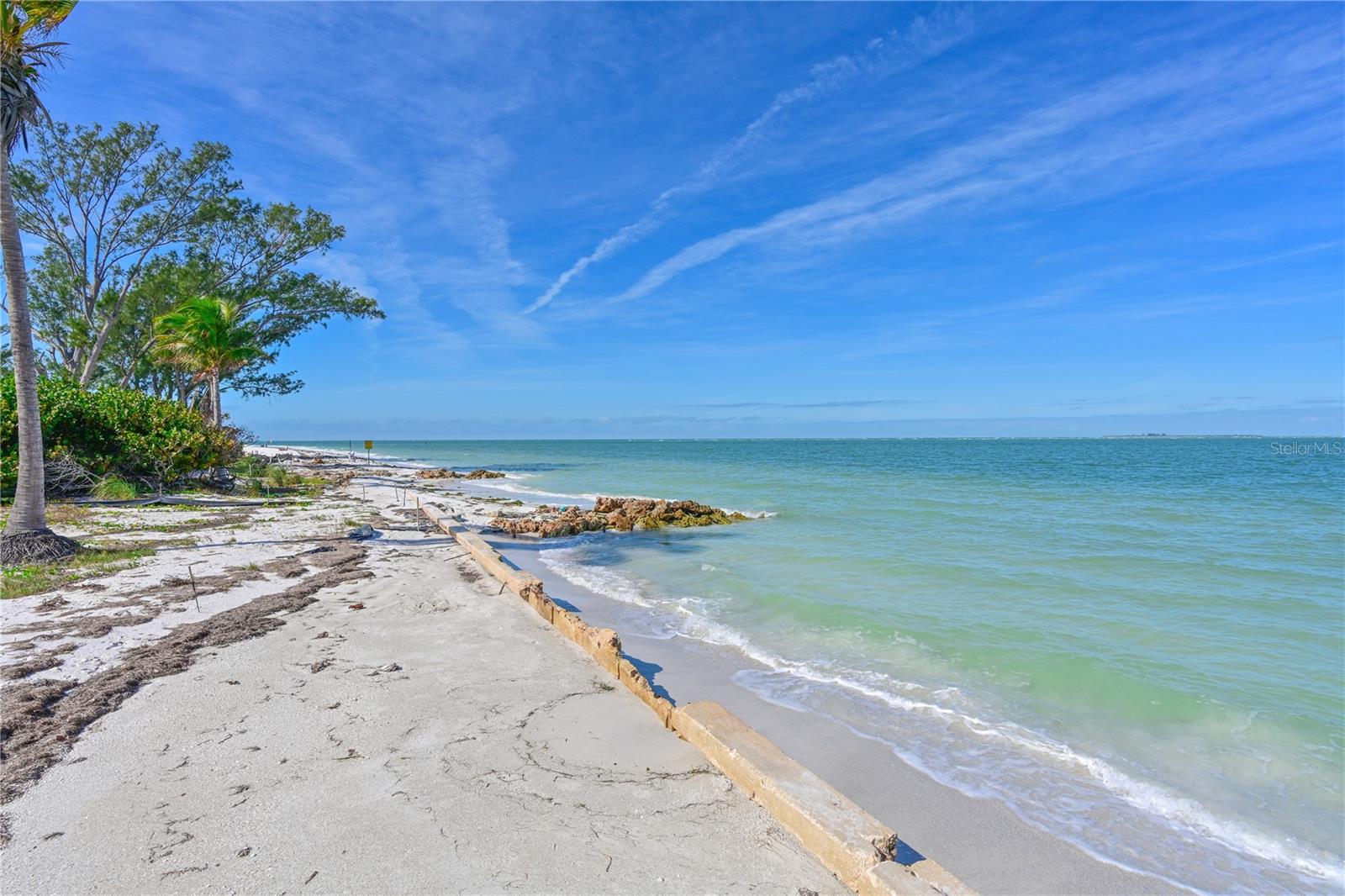 839 N Shore Dr Property Photo 4