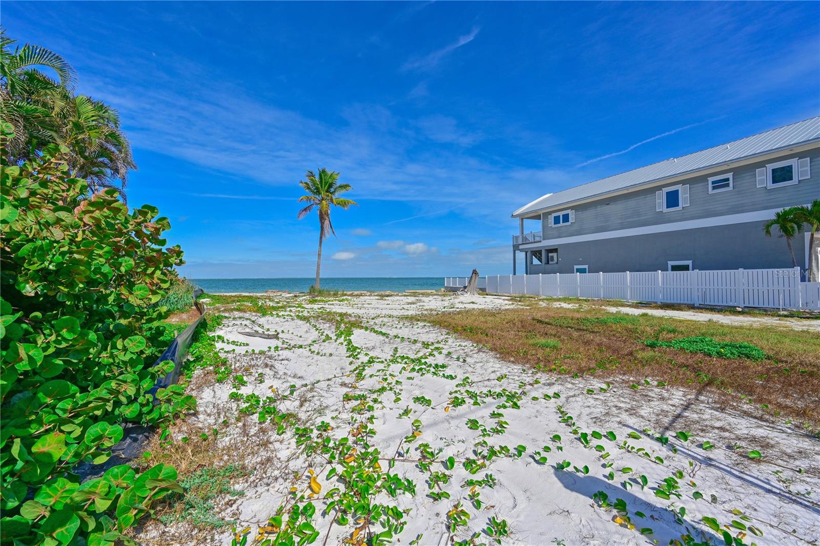 837 N Shore Dr Property Photo 1