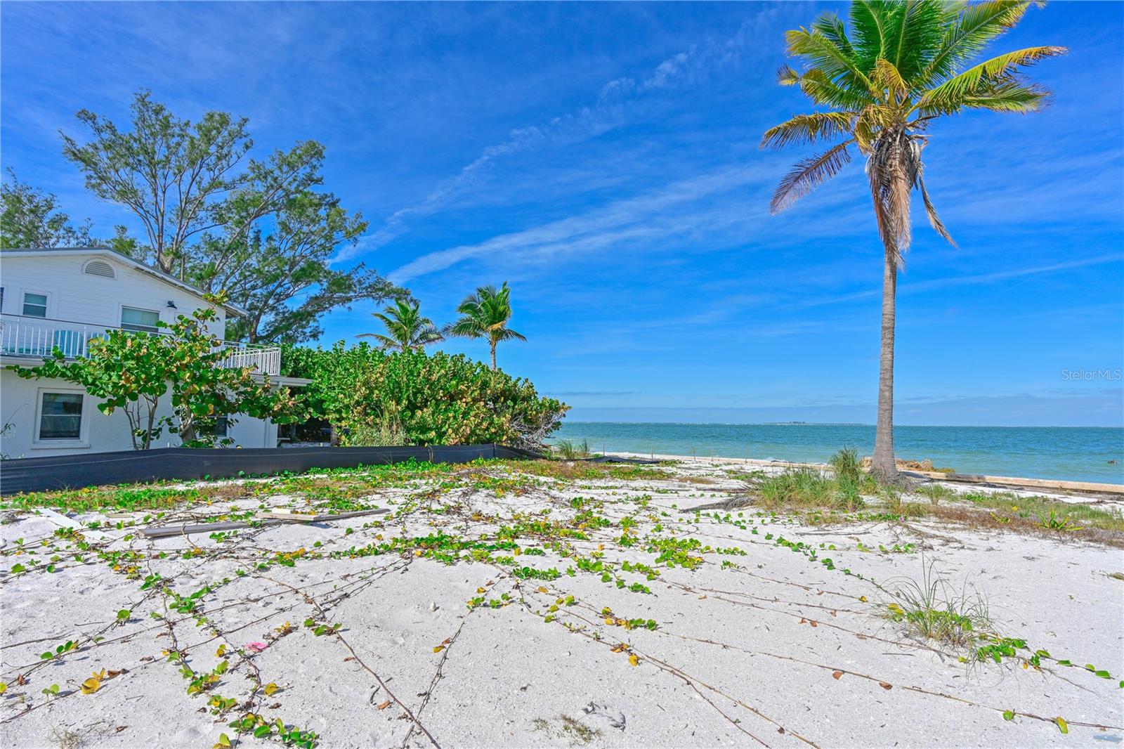 837 N Shore Dr Property Photo 3