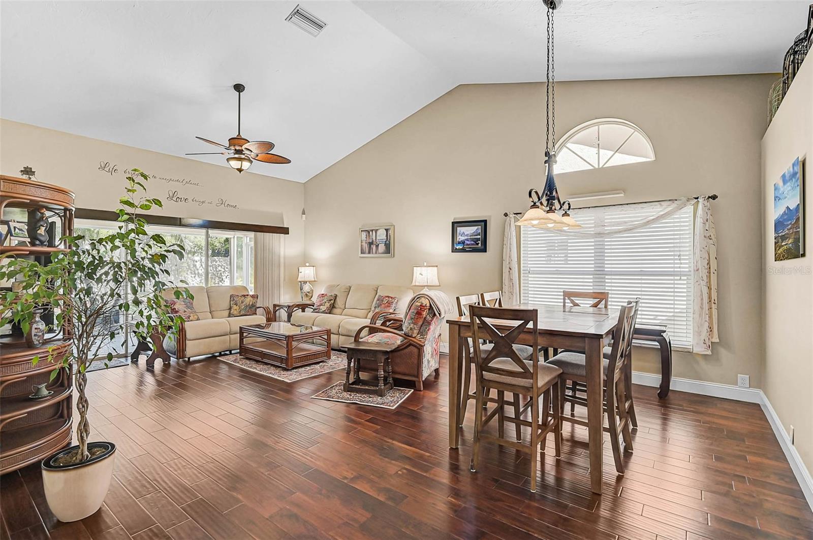 4041 Murfield Dr E Property Photo 4