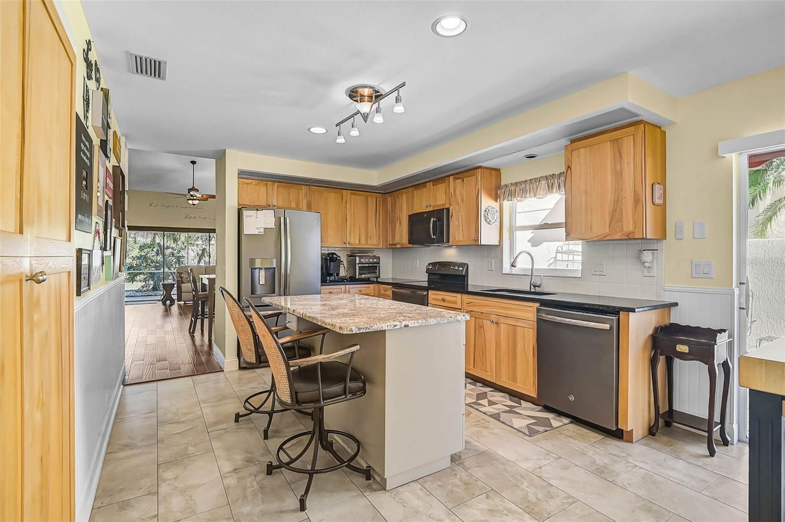 4041 Murfield Dr E Property Photo 9