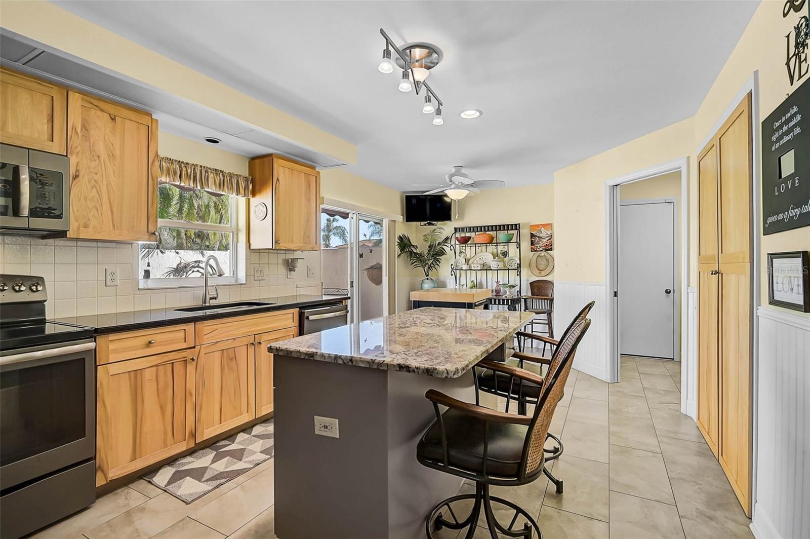 4041 Murfield Dr E Property Photo 10