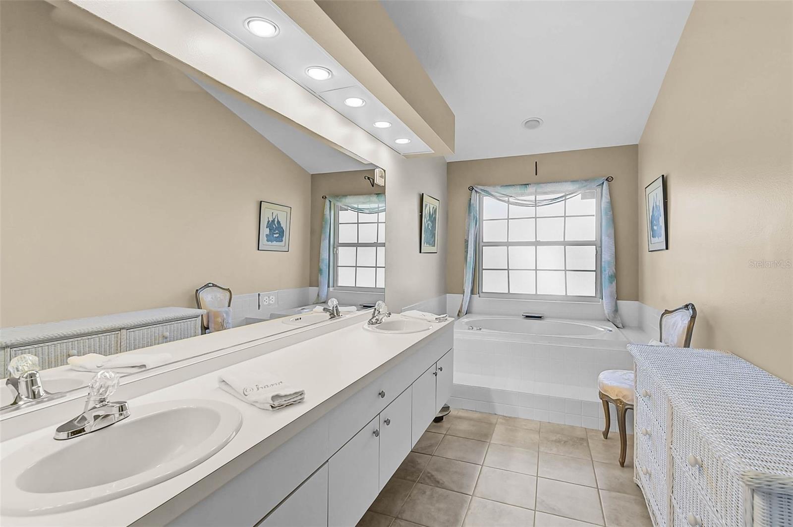 4041 Murfield Dr E Property Photo 17