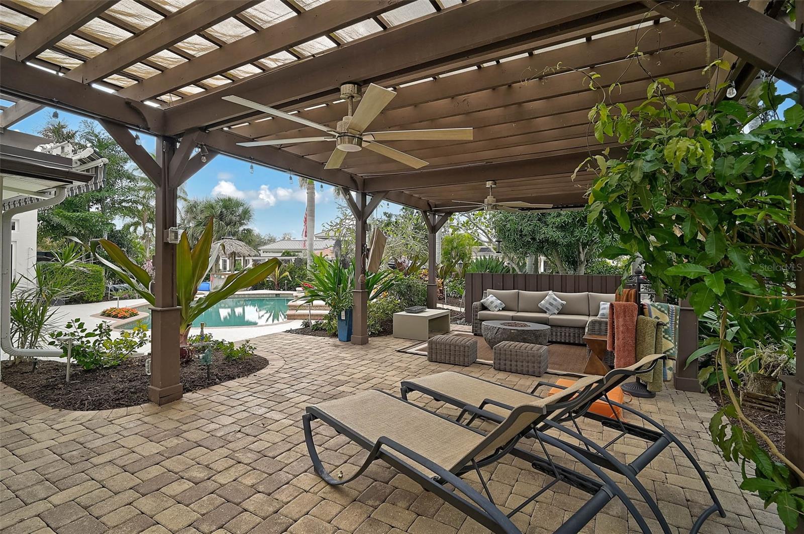4508 Woodside Rd Property Photo 1