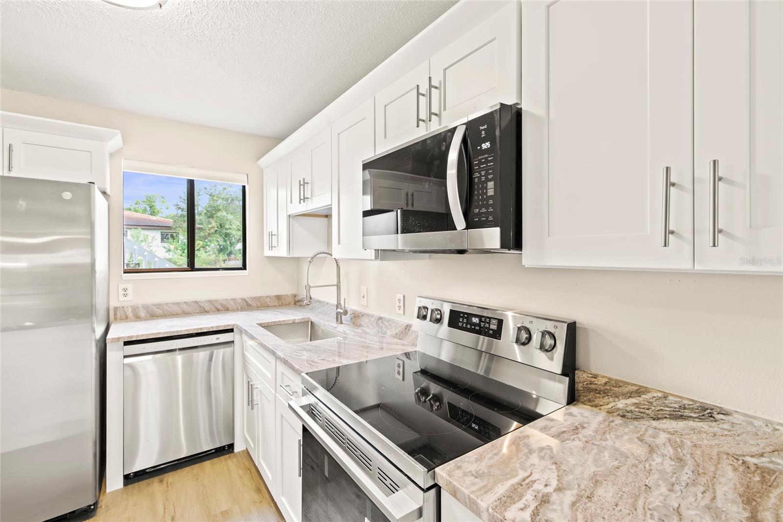 6033 34th St W #83 Property Photo 4