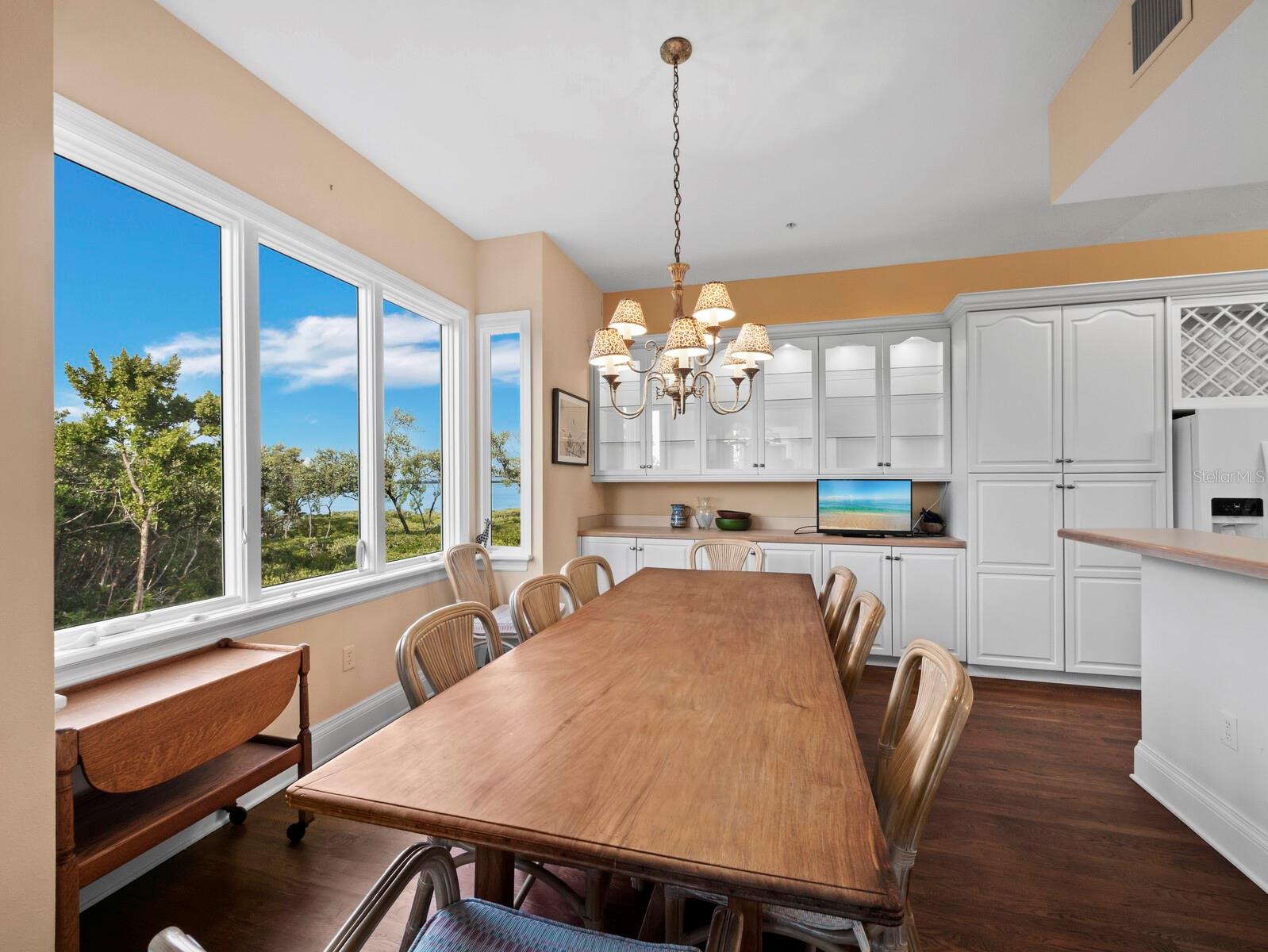 836 Evergreen Way Property Photo 14