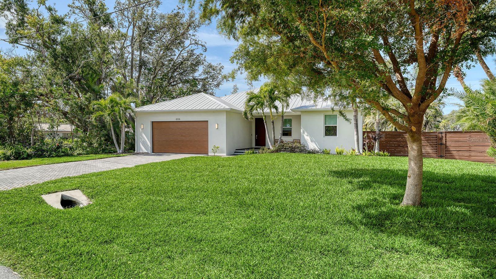6136 Hollywood Blvd Property Photo 4