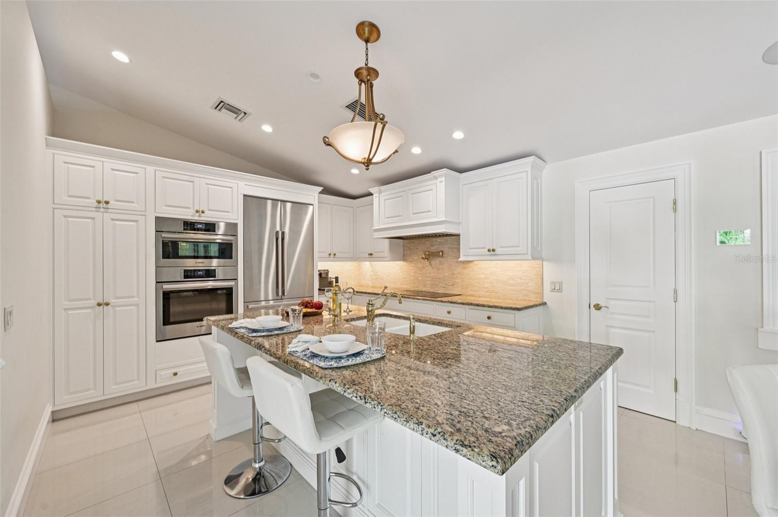 1121 Morningside Pl Property Photo 4