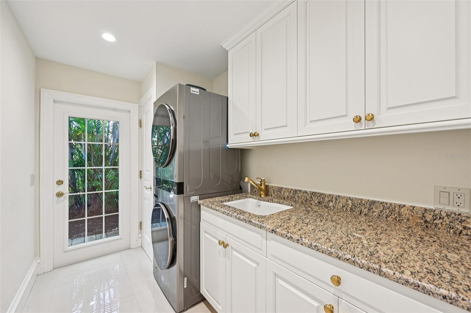 1121 Morningside Pl Property Photo 53