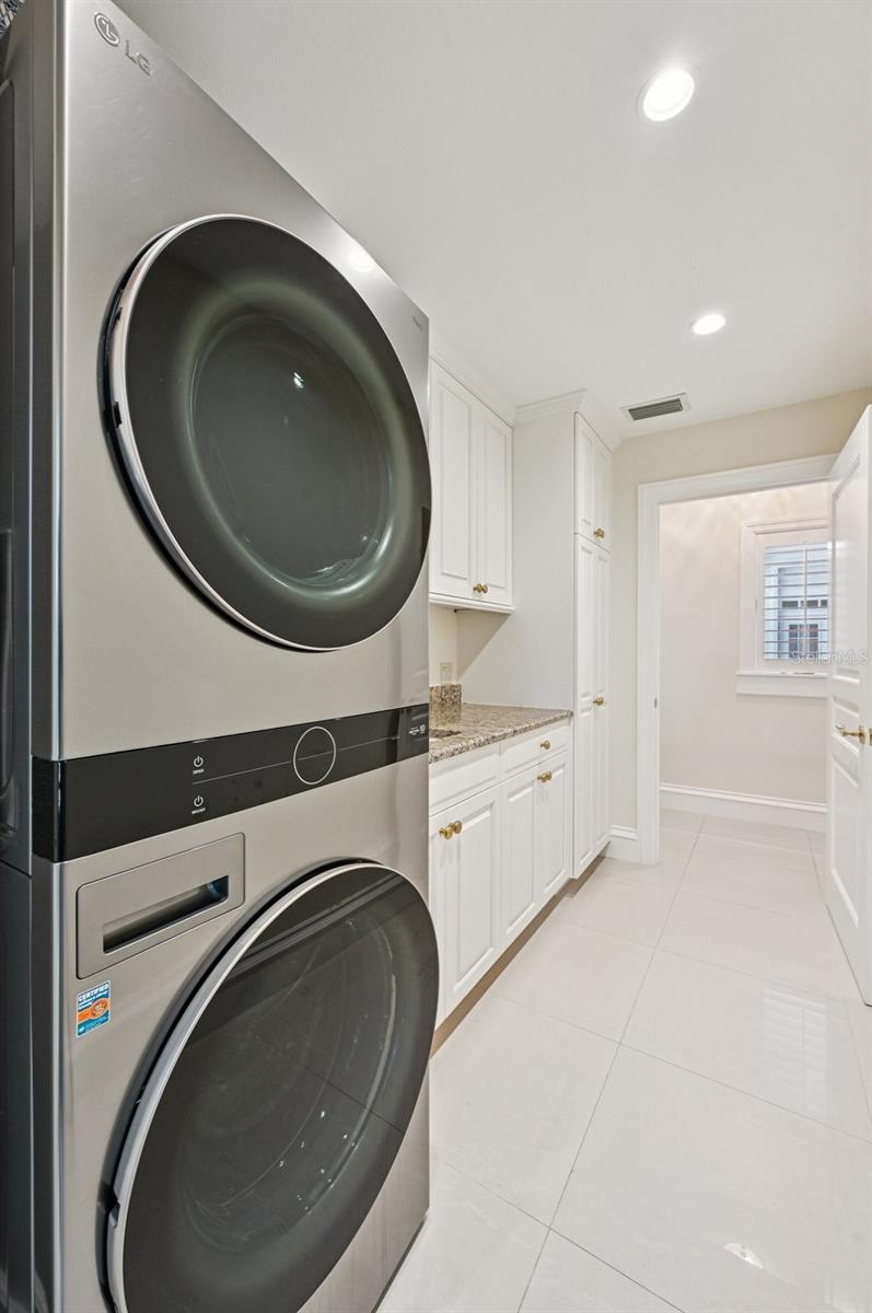 1121 Morningside Pl Property Photo 54