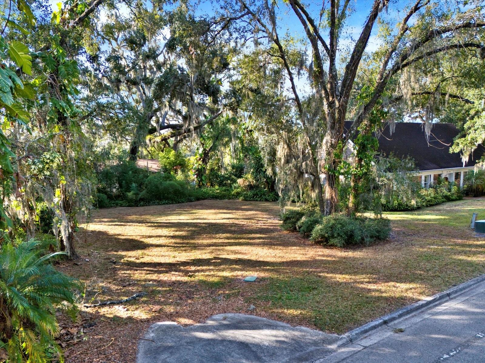 1113 N Riverhills Dr Property Photo 2