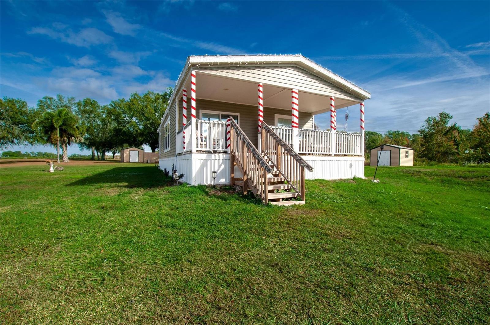 2837 Ne Persimmon Dr Property Photo 2