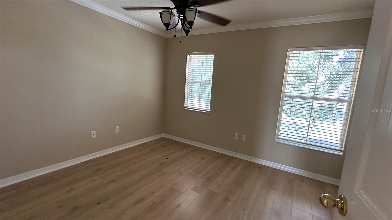6918 Hawthorne Trace Ln Property Photo 9