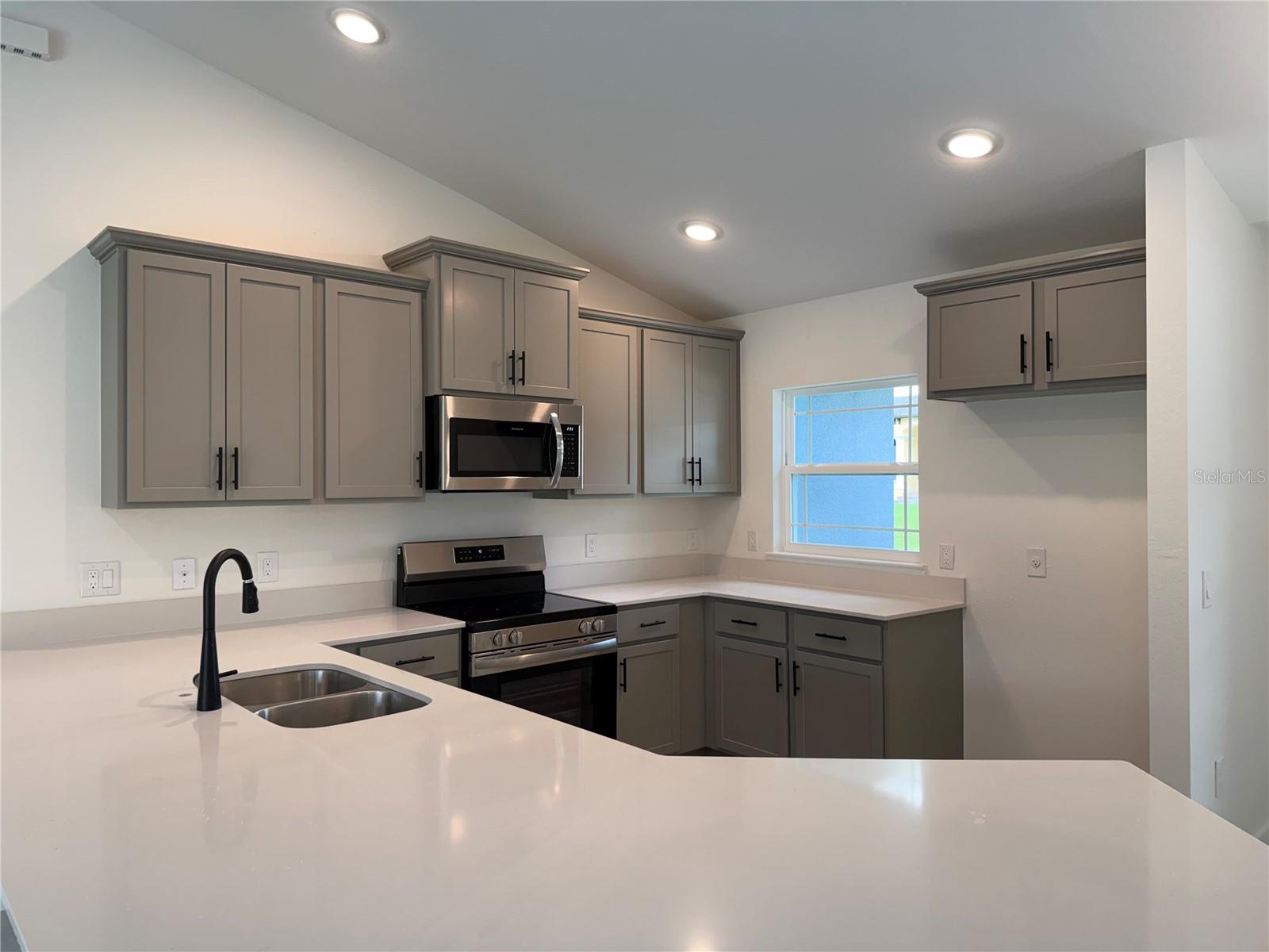 4081 Birnam Ter Property Photo 3