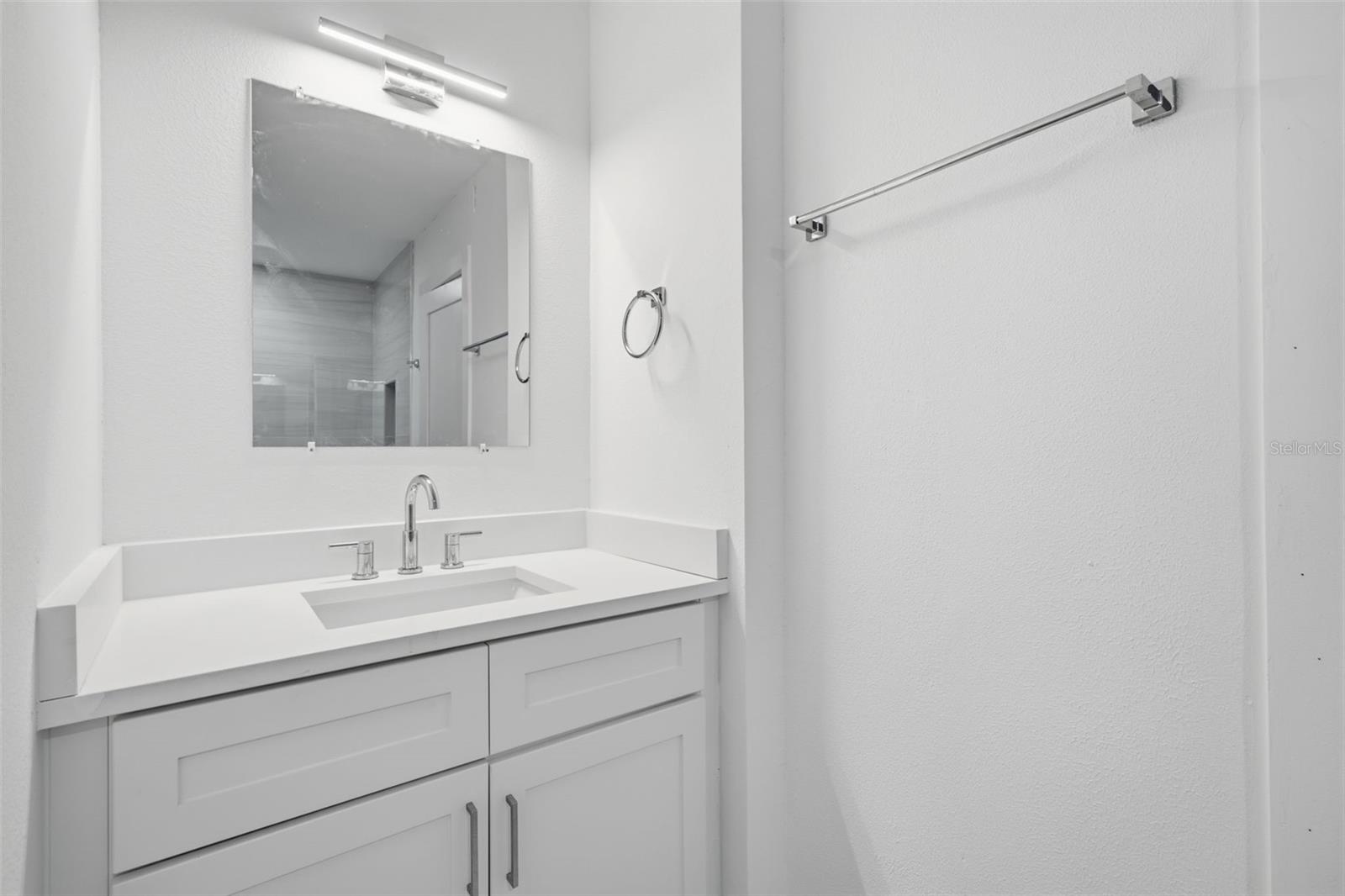2317 Grove St Property Photo 9
