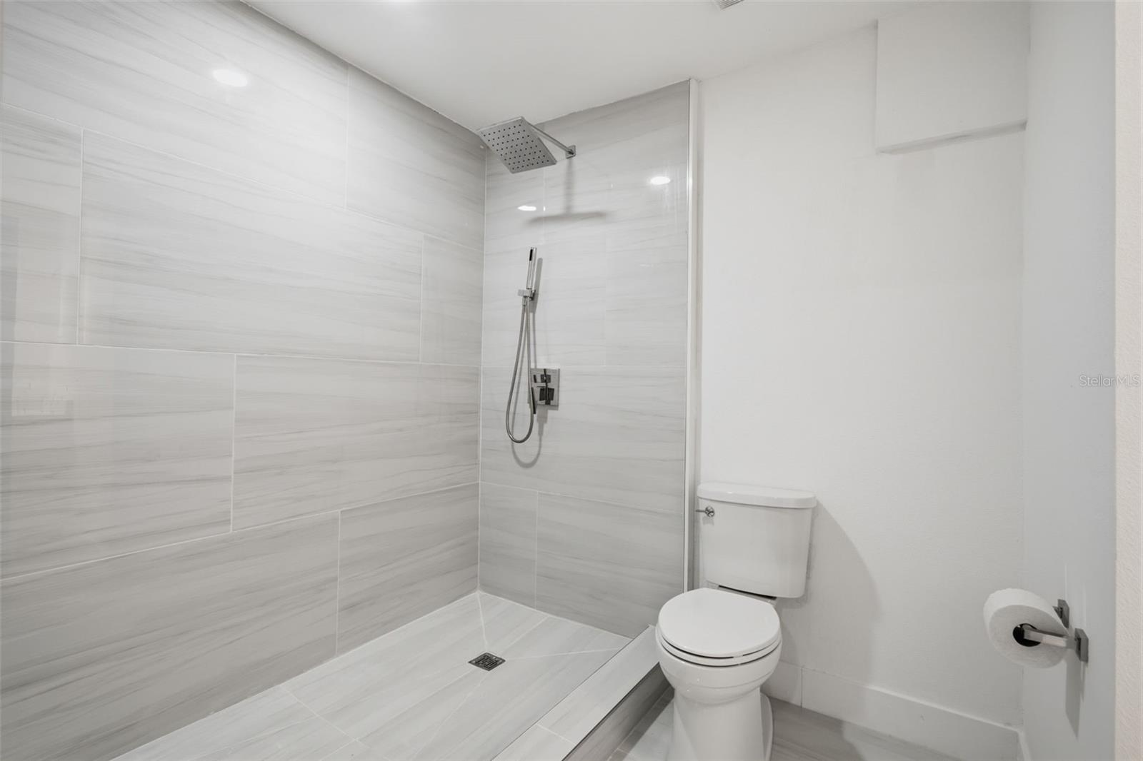 2317 Grove St Property Photo 10
