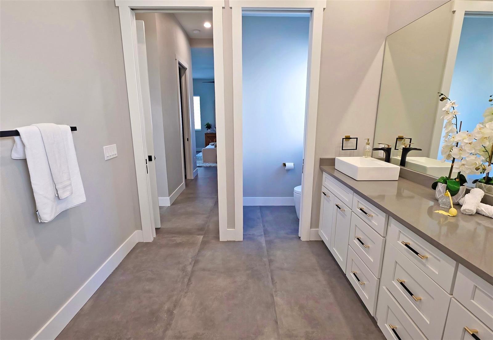 2475 Bay St Property Photo 35