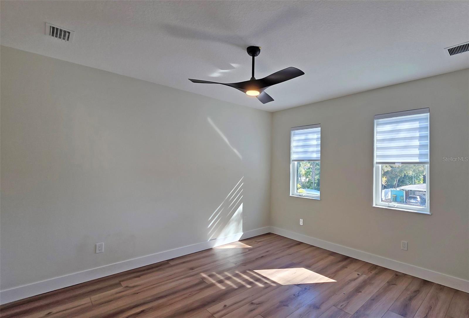 2475 Bay St Property Photo 52