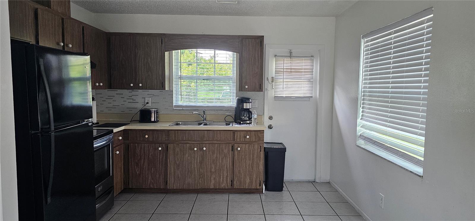 12048 Henley Ave #b Property Photo 3