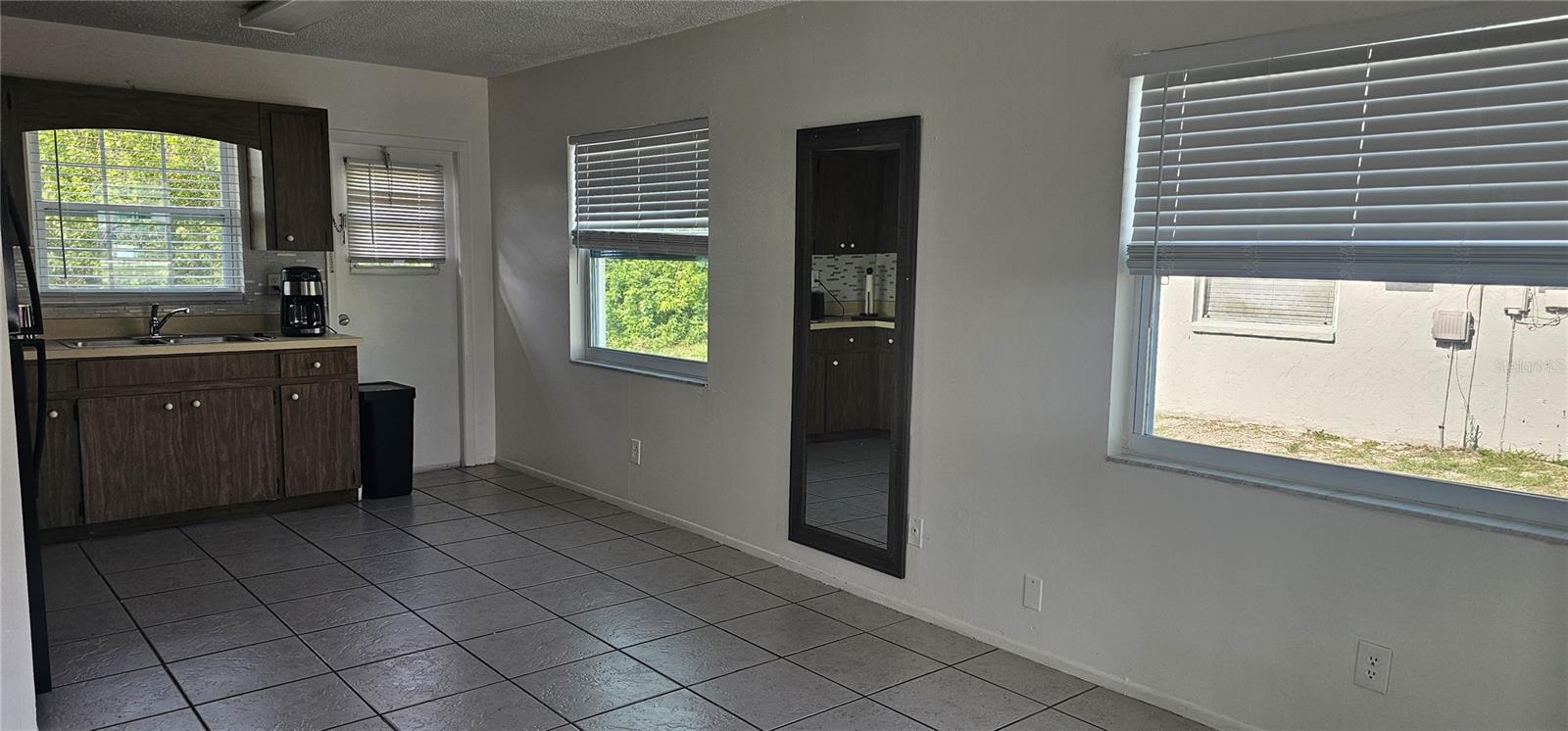 12048 Henley Ave #b Property Photo 4