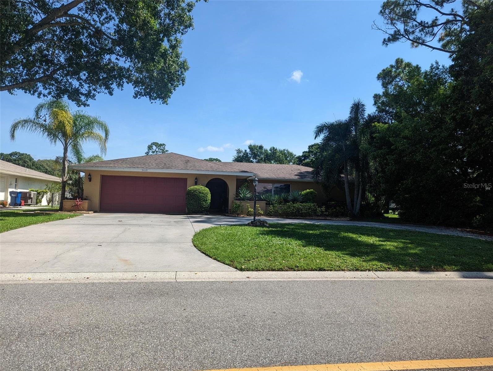 5409 Palm Aire Dr Property Photo 1