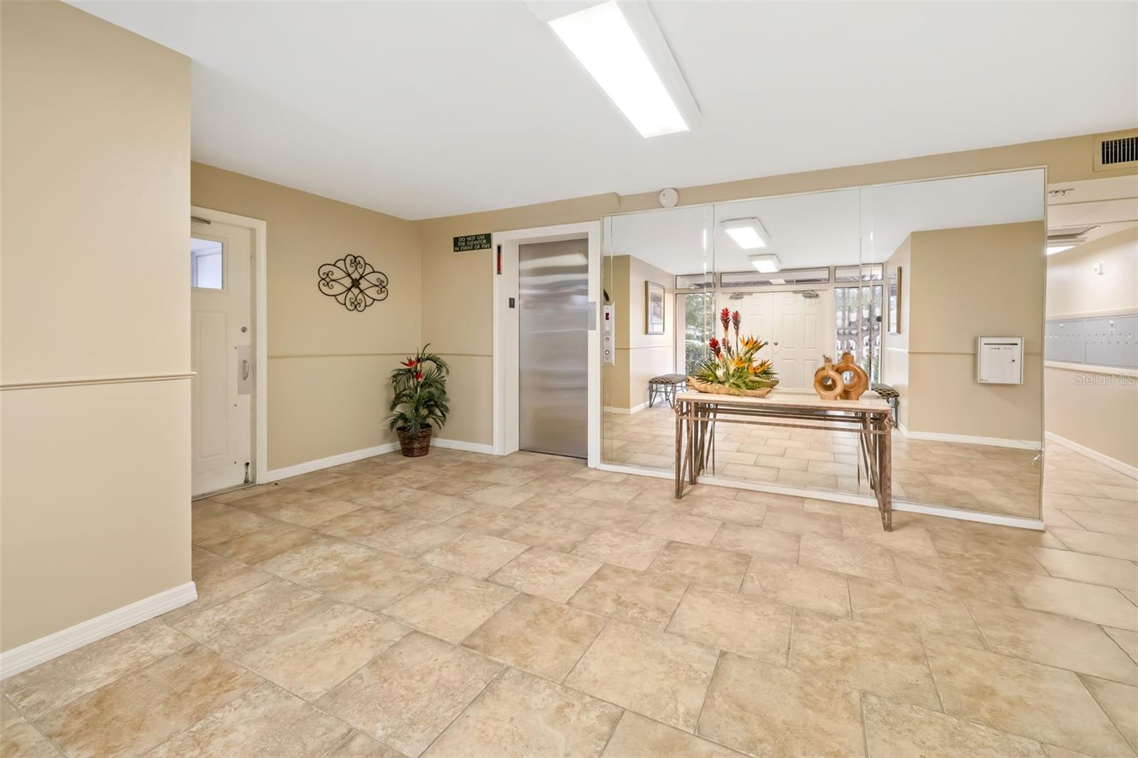 7461 W Country Club Dr #404 Property Photo 4