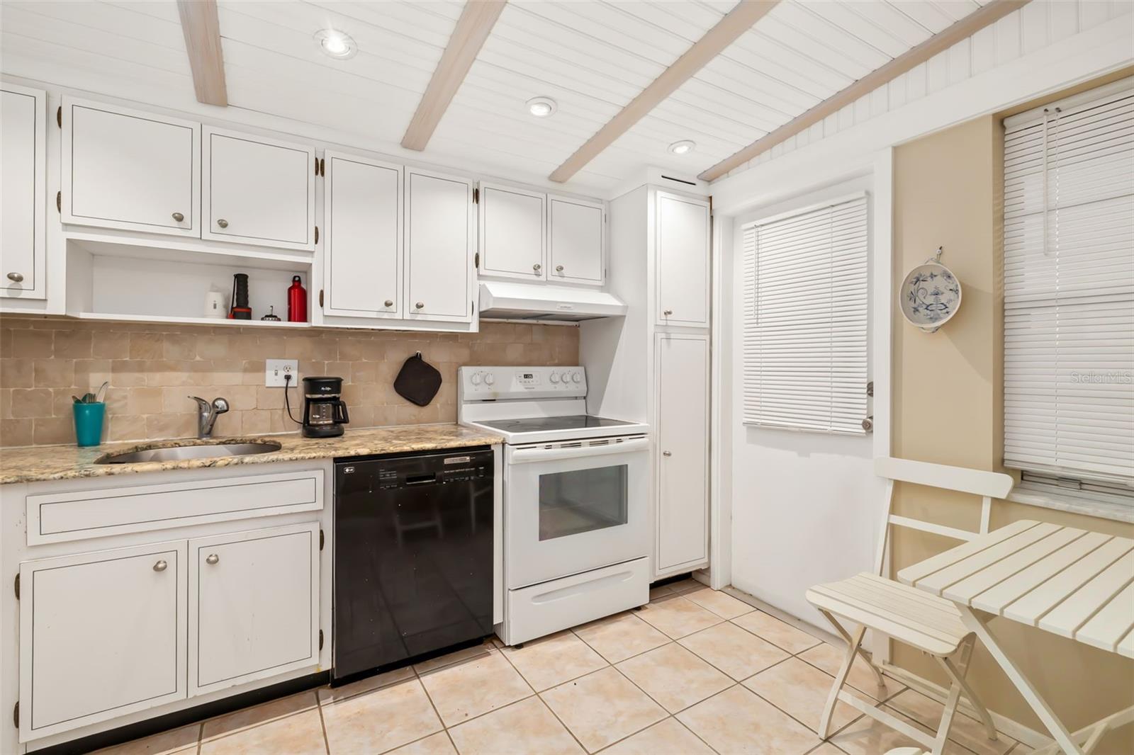 7461 W Country Club Dr #404 Property Photo 13