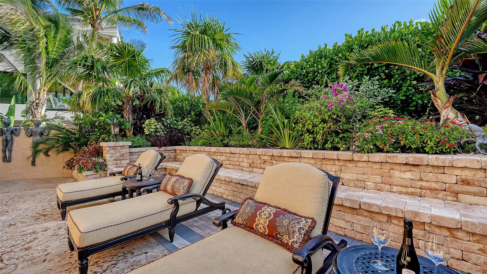 801 N Shore Dr Property Photo 9