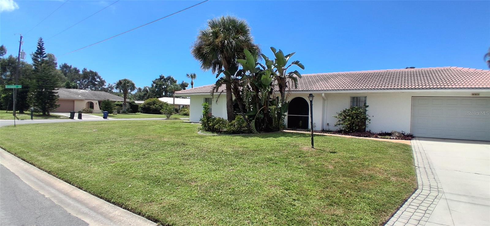 441 Rubens Dr E Property Photo 2