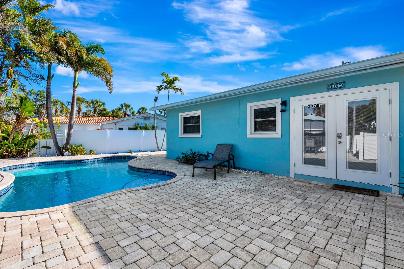 207 75th St #b Property Photo 4