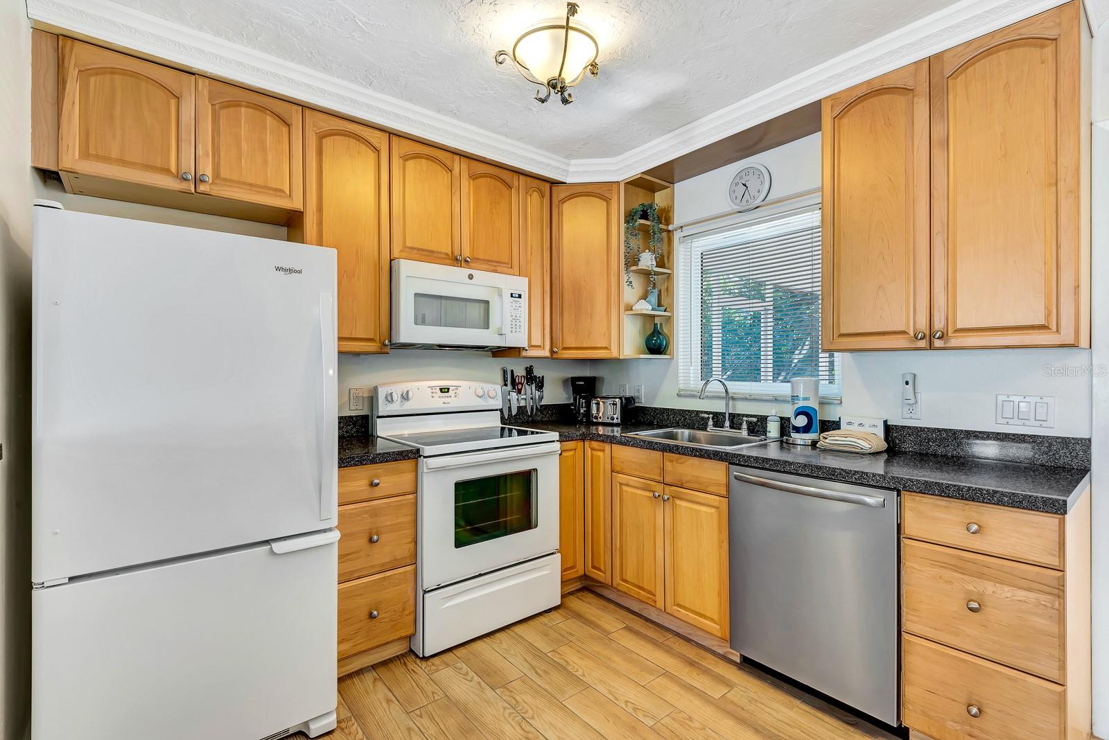 207 75th St #b Property Photo 18